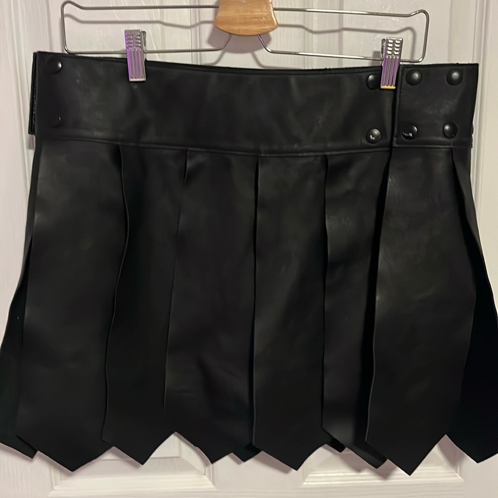 Stunning mens leather kilt